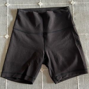 Lululemon Wunder Train High Rise Shorts 6”